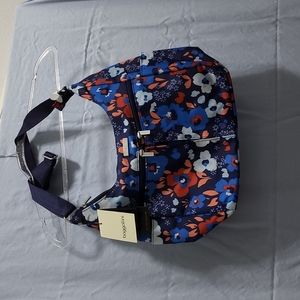 ❤️ Baggallini Red and Blue Floral Cargo Bagg NWT ❤️